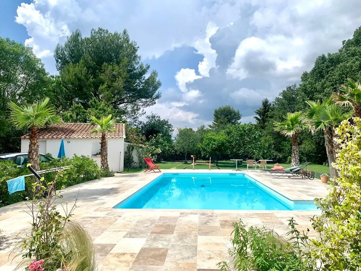 Aix-Marseille Superbe T2 Avec Jardin, Piscine Et Parking location